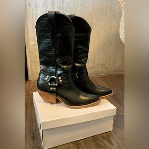 ARIDERGIRL Evon Women's Knee-High Pointed Toe Pull Up Metal Buckle Boot